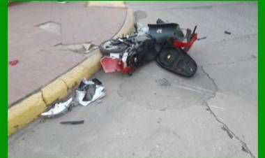 Accidente con lesiones graves en Avenida San Martín de Villa Dolores.