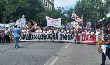 Córdoba : Trabajadores de la salud volvieron a marchar y rechazan propuesta de la Provincia.